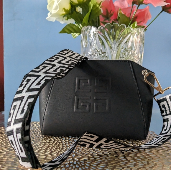 Givenchy - Picture 12 of 15